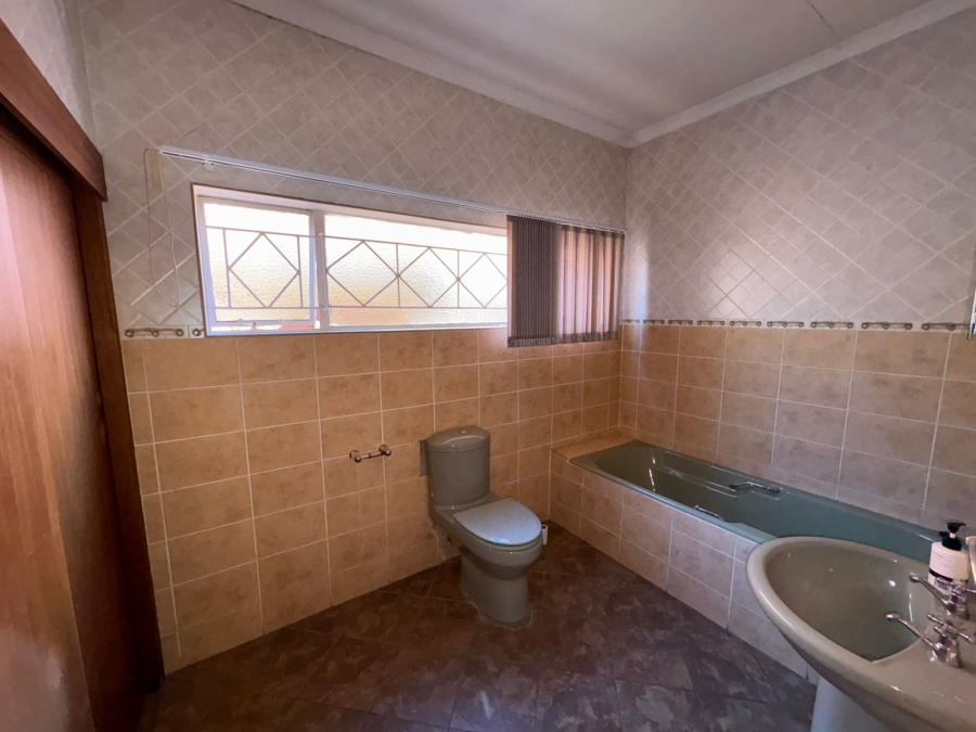 6 Bedroom Property for Sale in Bodorp North West